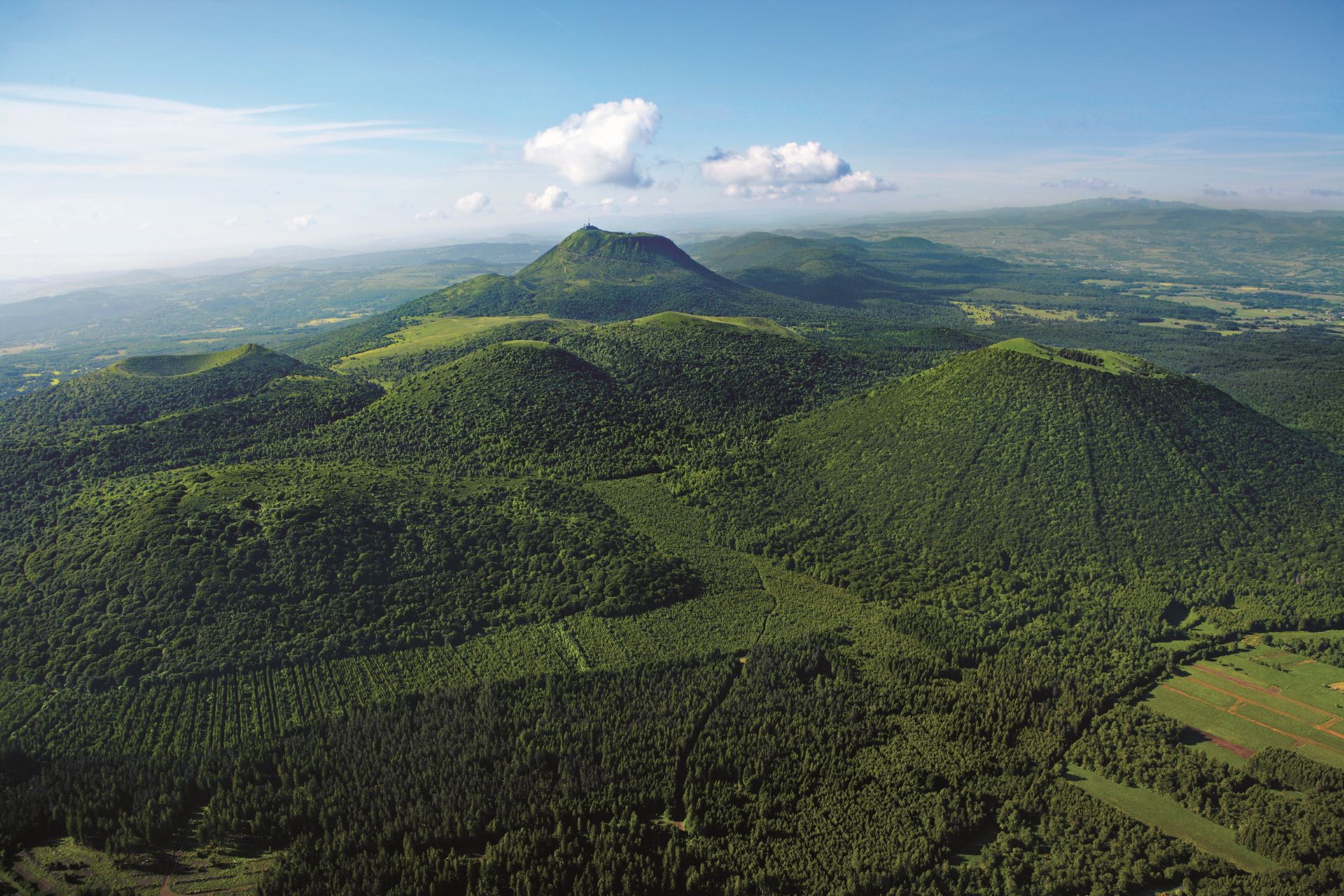 Vue des reliefs volcaniques d’Auvergne